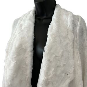 𝅺bb Dakota sweater!!! Rare